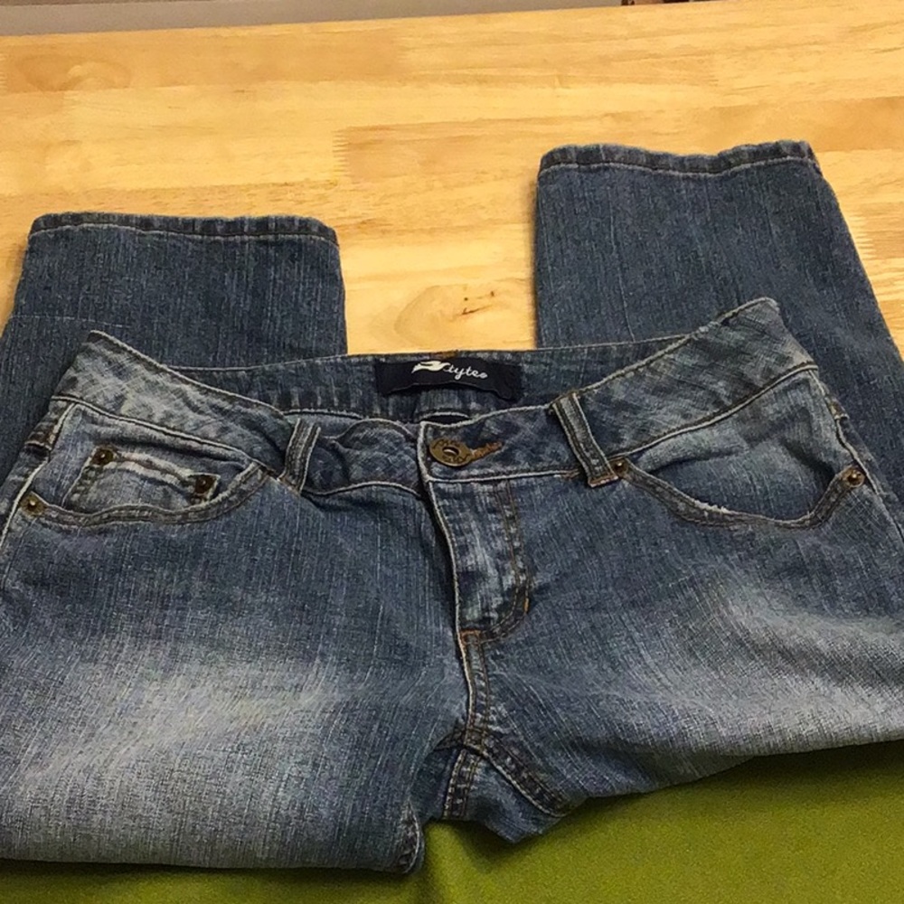 ☘️2/$10☘️Capris Jeans “tyte” , excellent measurements in pics,